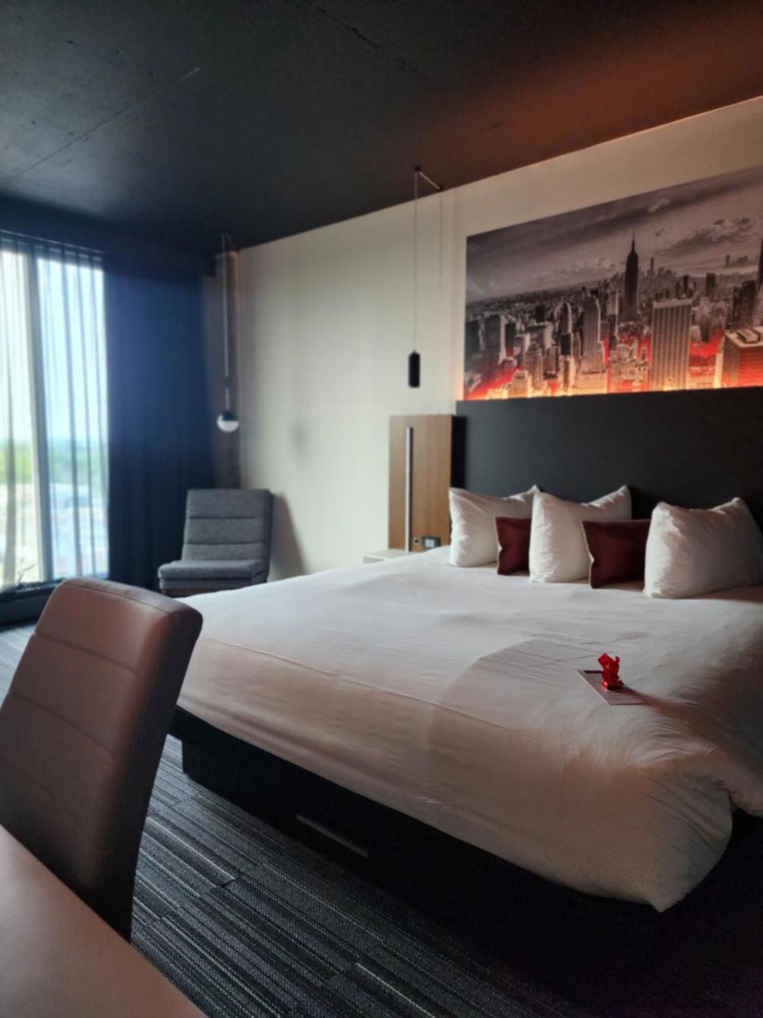 Grand Times Hotel Laval - Centropolis Eksteriør billede